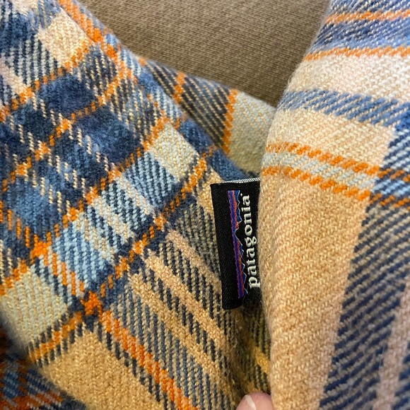 Patagonia Organic Cotton button up shirt - Picture 2 of 4